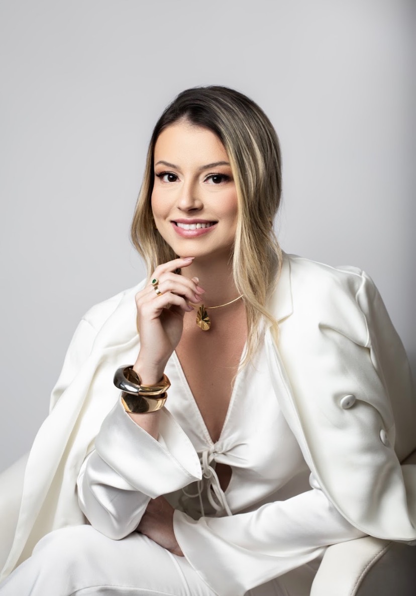 Foto profissional da Dra. Milena